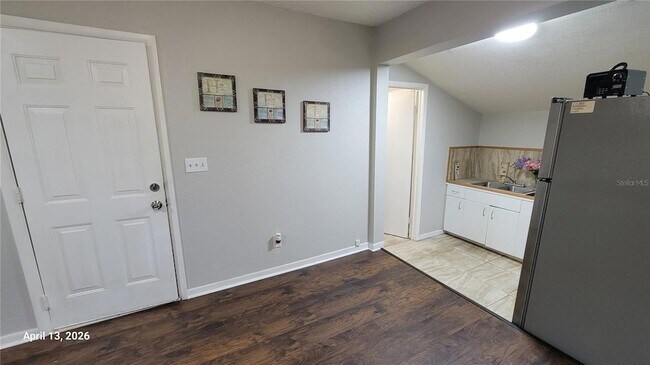 Building Photo - 411 Ave E SE