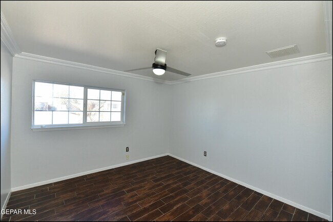 Building Photo - 415 Balboa Rd