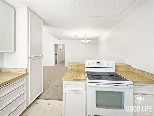 Building Photo - 2B/2BA in the Westwood Community of Rancho Bernardo featuring Air Conditioning and 2-car detached...