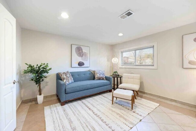 Building Photo - 408 N Windsor Dr