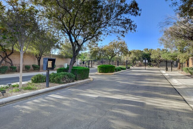 Building Photo - Single Family Home on 20k SQFT Lot in Gated Community
