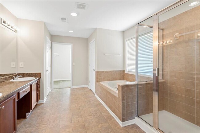 Building Photo - 4660 Lake Hill Trail