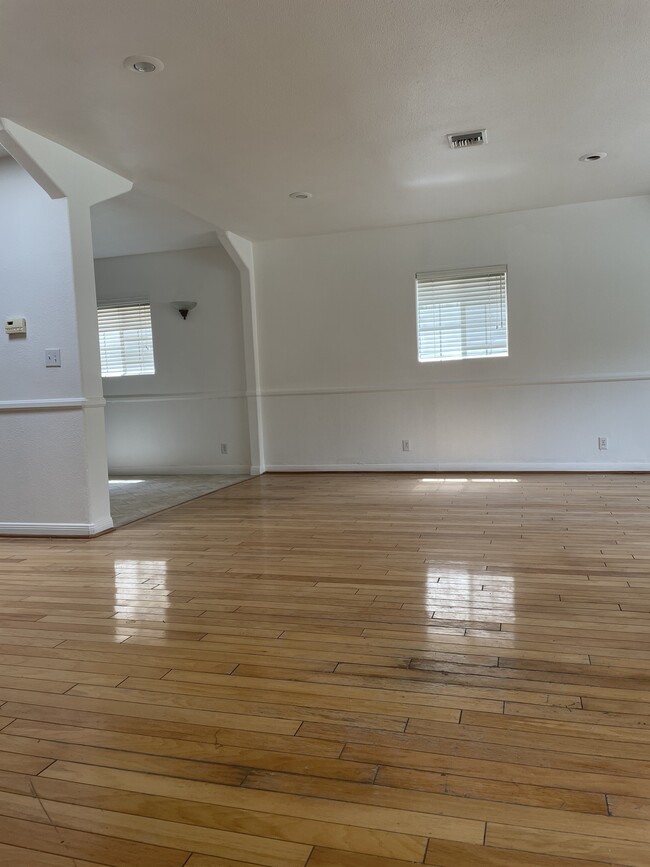 Dining room - 5358 Baza Ave