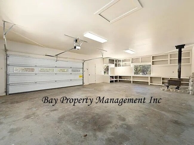 Building Photo - Breathtaking Views from this horse propert...