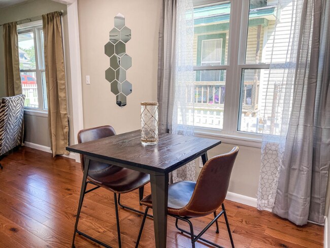 Building Photo - 113 S Birch St