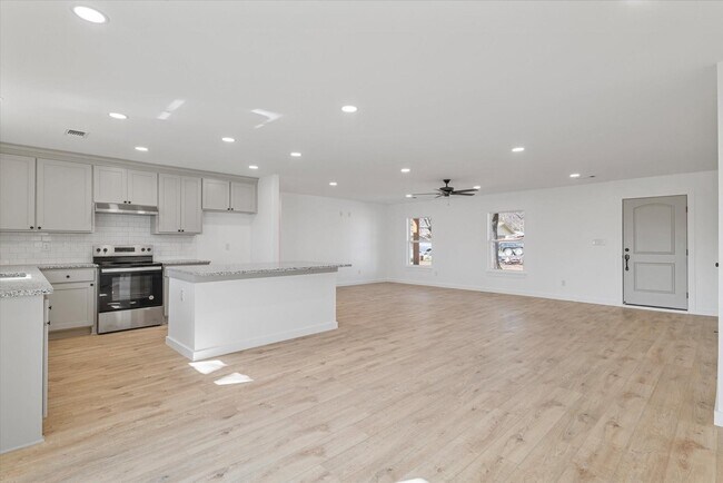 Building Photo - 311 Church St