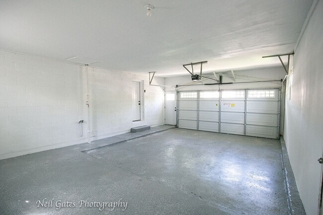 Building Photo - 690 Highland Pl