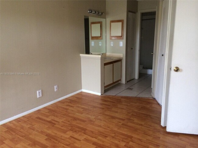 Building Photo - 9999 Summerbreeze Dr