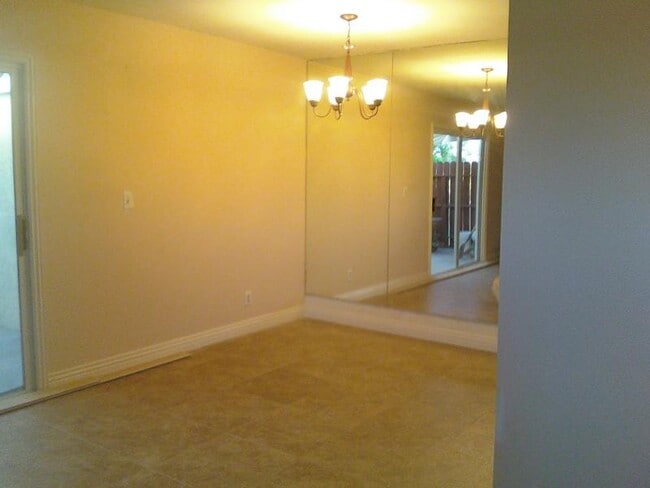 Building Photo - 3540 Villa Knolls N Dr