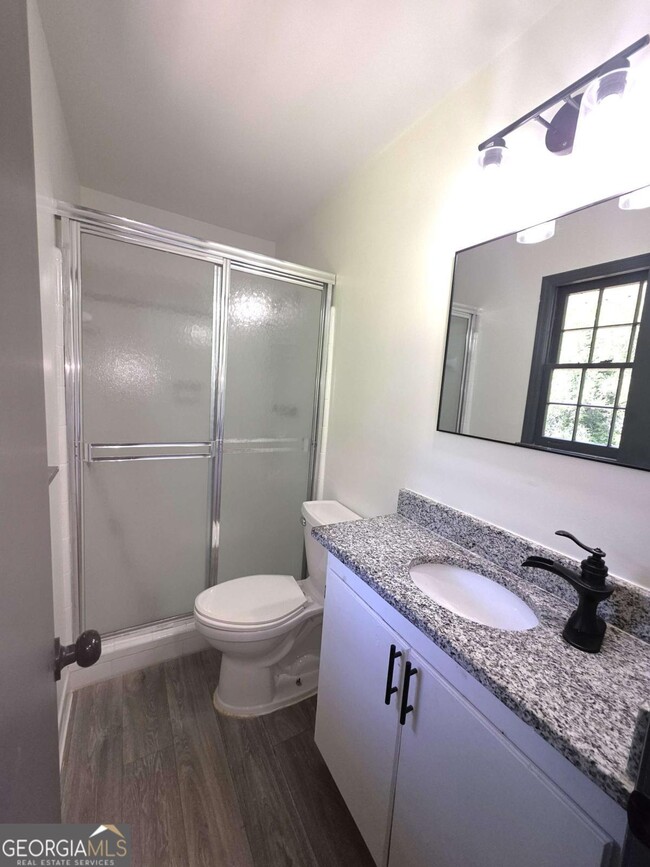 Building Photo - 490 Village Green Ct SW