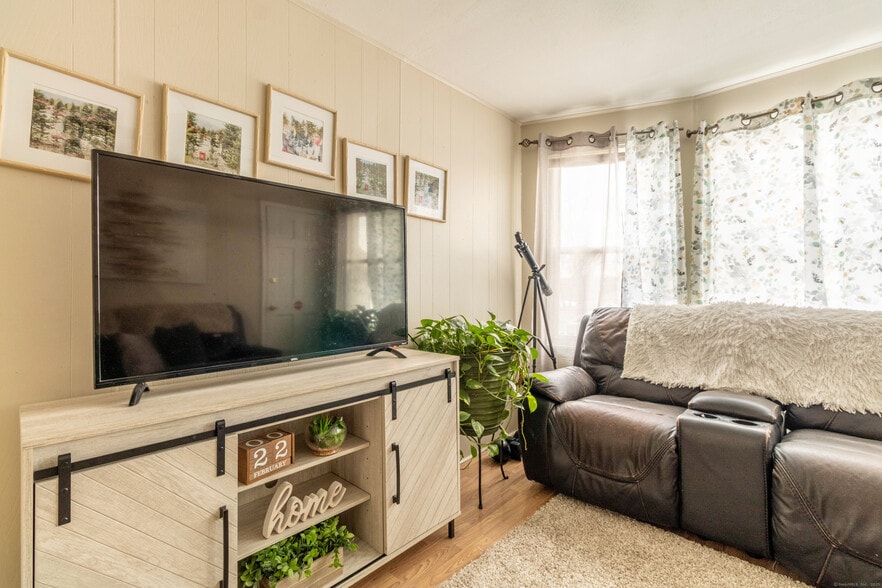 Building Photo - 24 Rocky Hill Ave