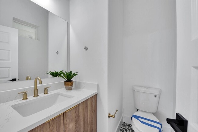 Building Photo - 1805 Emir St