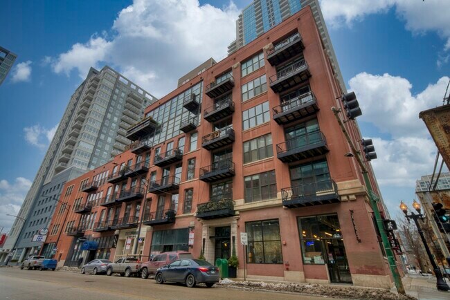 Primary Photo - 300 W Grand Ave