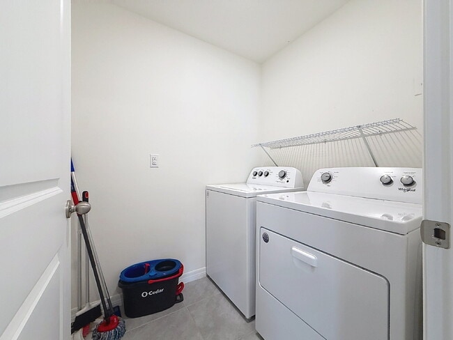 Building Photo - 13559 Southern Magnolia Dr