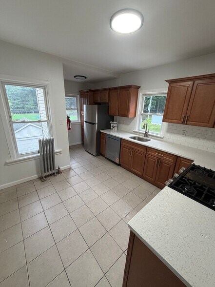 Building Photo - 10 Glennon Pl