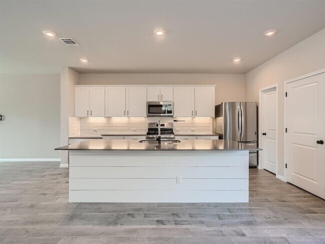 Building Photo - 8801 Whitter Dr