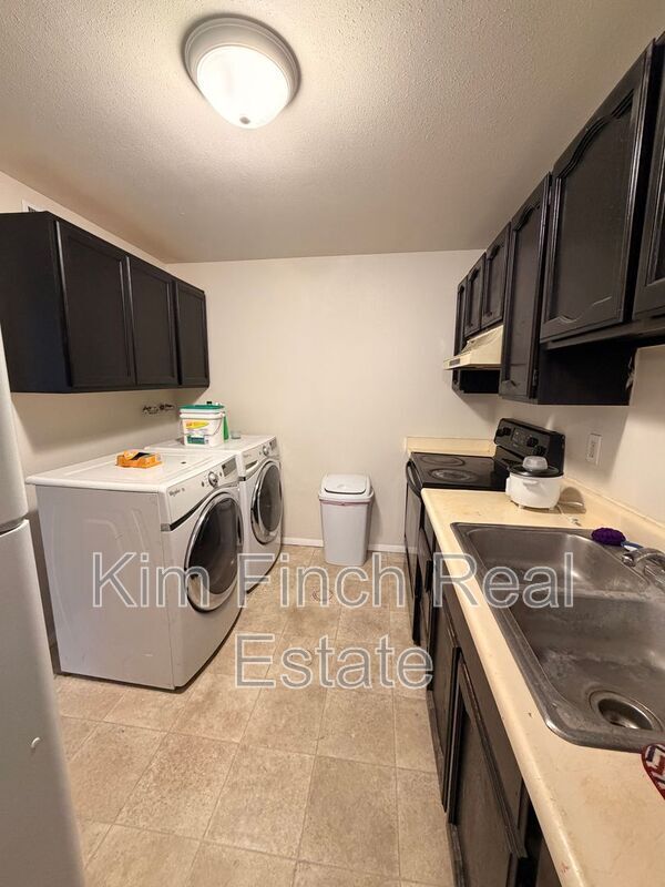 Building Photo - 735 S Stubbs Ave