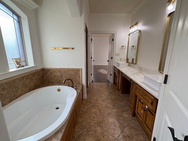 Building Photo - 3585 Canyon Ln