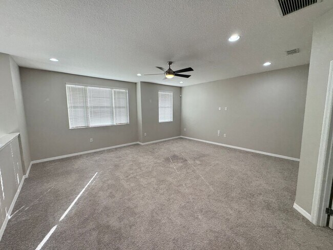 Building Photo - $300 off of a month of rent!! Experience the Epitome of Lakeside Luxury Living — For Rent in Narc...