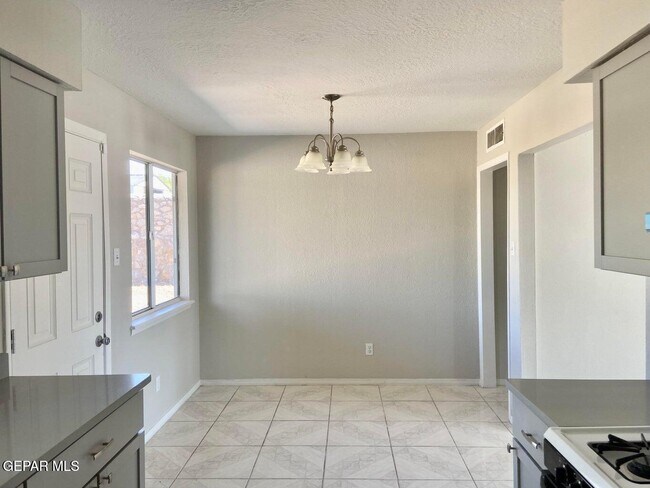 Building Photo - 6932 Escondido Dr