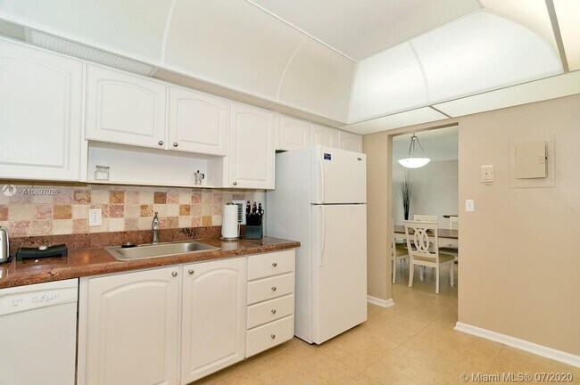 Building Photo - 3801 S Ocean Dr