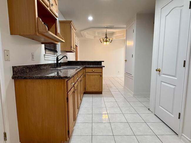 Building Photo - 12613 River Bend Cir