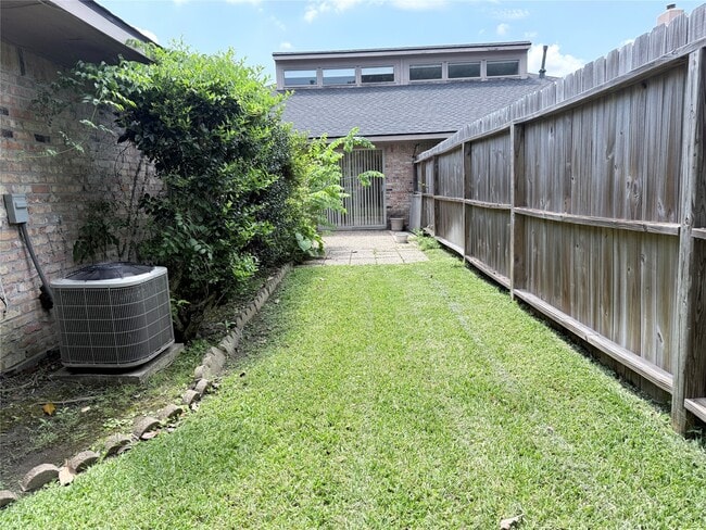 Building Photo - 1611 Potomac Dr