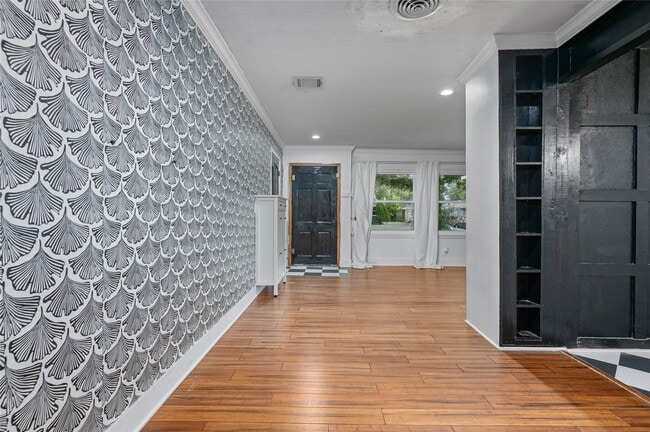 Building Photo - 1219 Park Ln