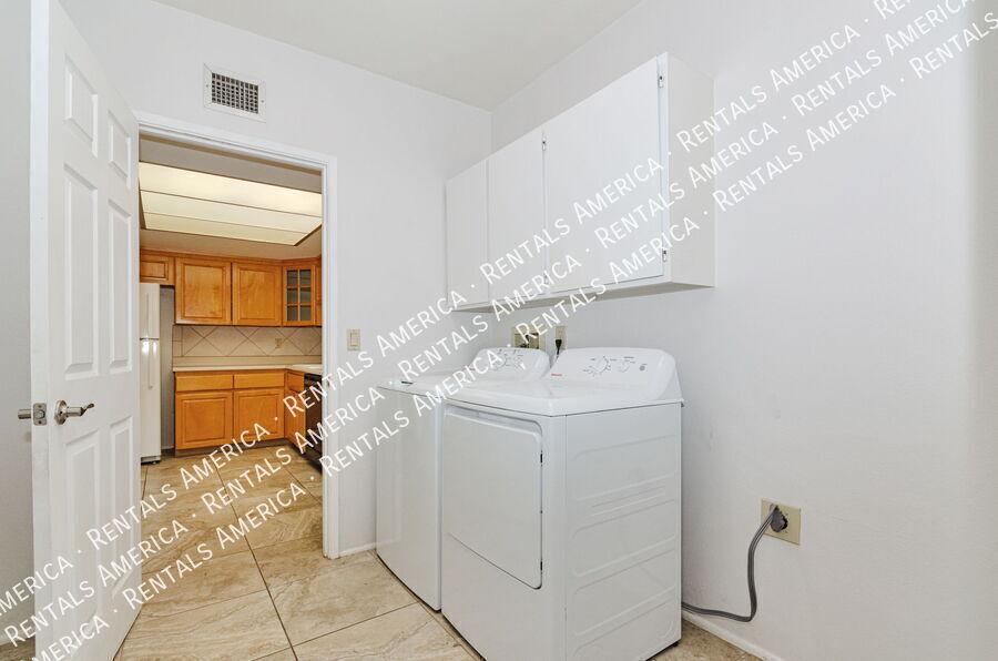 Building Photo - 5342 N Camino De La Culebra