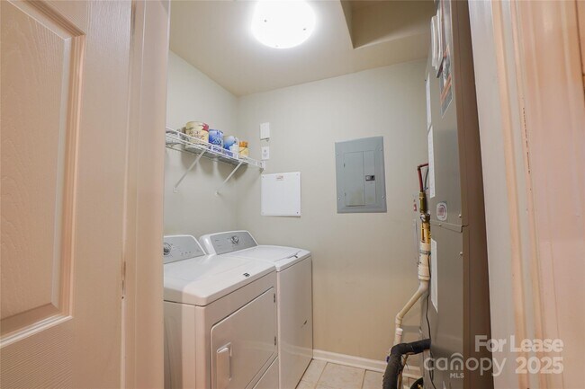 Building Photo - 14774 Via Sorrento Dr