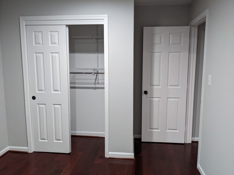 Upper Level Room 1 (Closet) - 5856 Watermark Cir