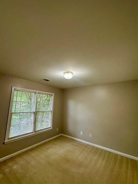 Building Photo - 1023 Tanners Point Dr