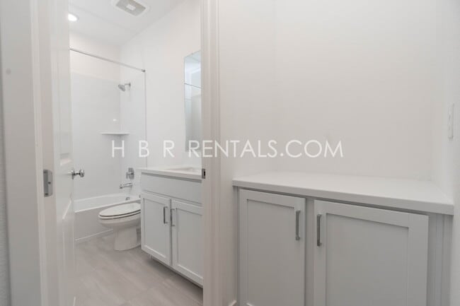 Building Photo - Modern Comfort Meets Private Living, Brand-New ADU Retreat in Mountain House