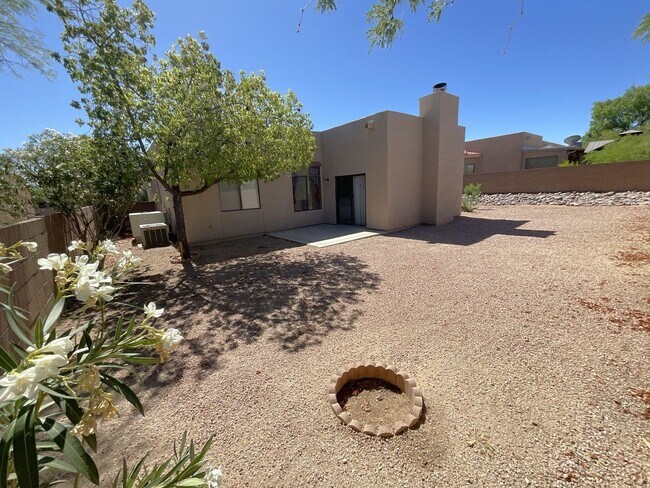 Building Photo - Convenient Eastside location on cul-de-sac
