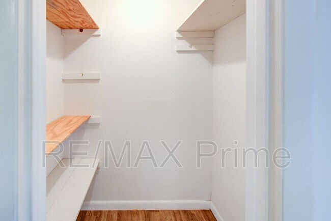 Building Photo - 321 Patrician Dr