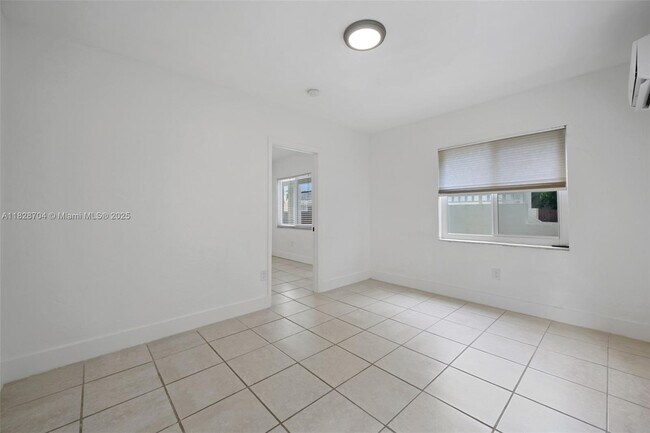 Building Photo - 550 NE 82nd Terrace
