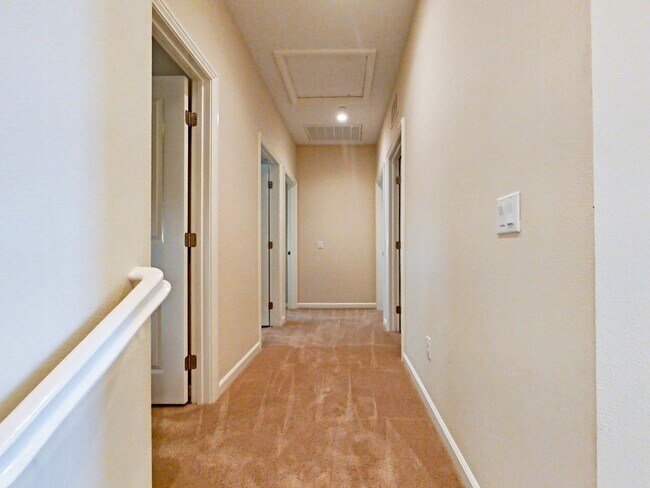 Building Photo - Desirable 3 bedroom Townhouse in the heart...