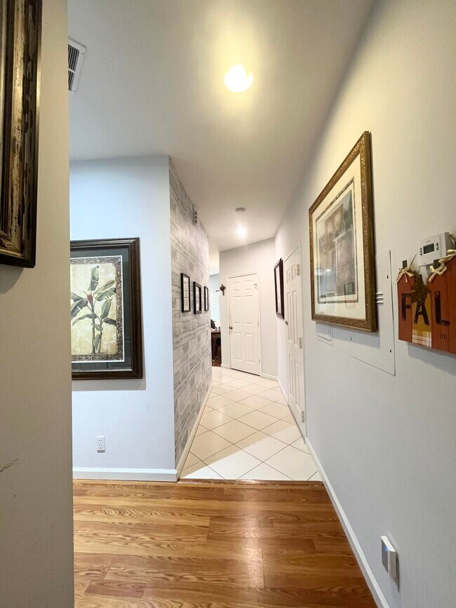 Building Photo - 8919 Sandshot Ct