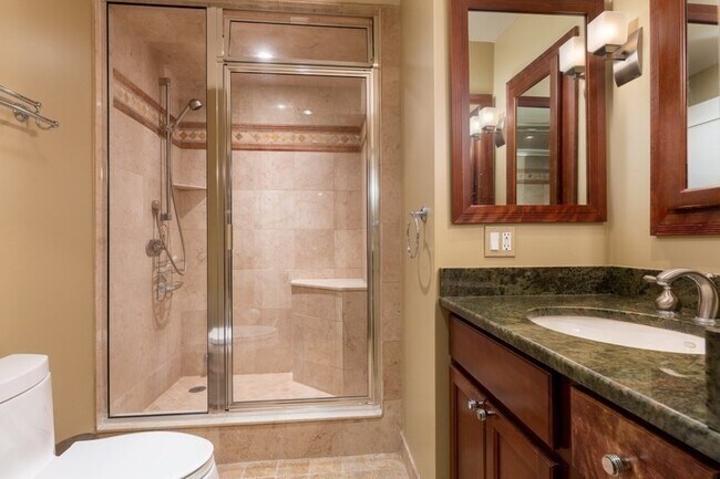 Building Photo - 65 E India Row