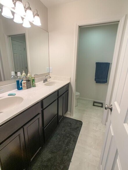 Building Photo - 328 Leatherwood Way