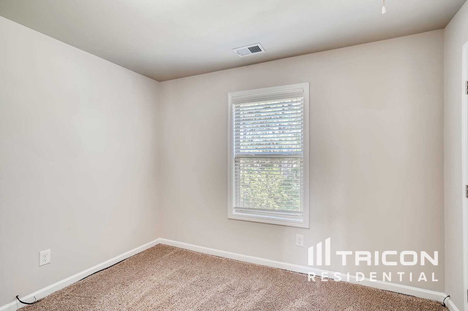 Building Photo - 2737 Cove View Ct SE