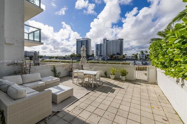 Building Photo - 7928 East Dr