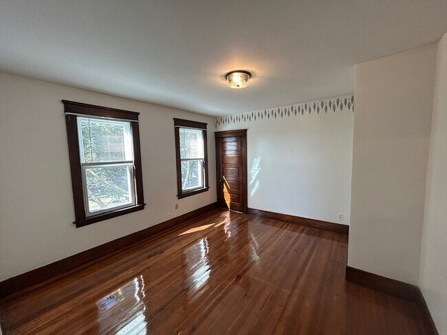 Building Photo - 31 Chrome St