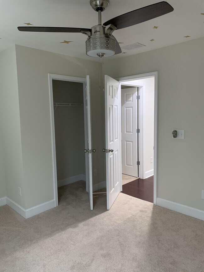 Building Photo - 2562 Sibley Dr