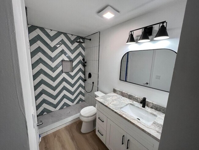 Building Photo - 1335 Crystal Way