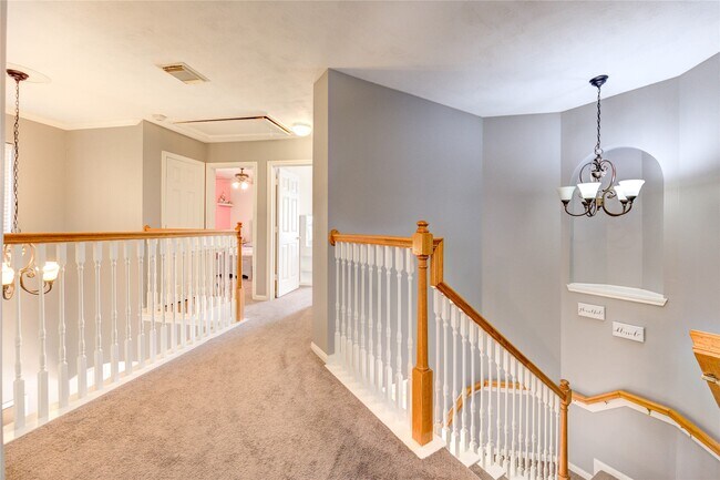Building Photo - 1731 Maryvale Dr