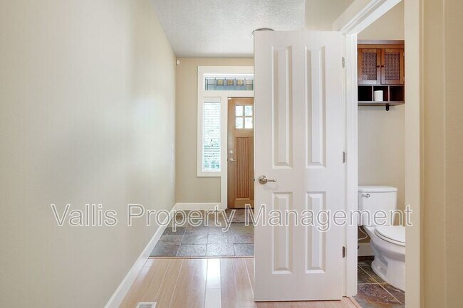Building Photo - 5164 Andresen St SE