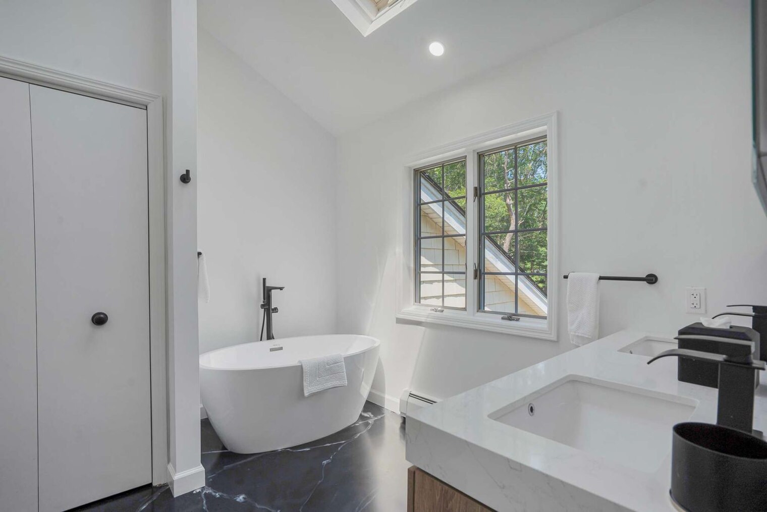 Building Photo - 1 Ginny Ct