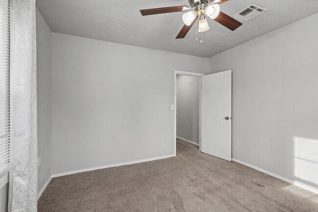 Building Photo - 537 SW 45th St