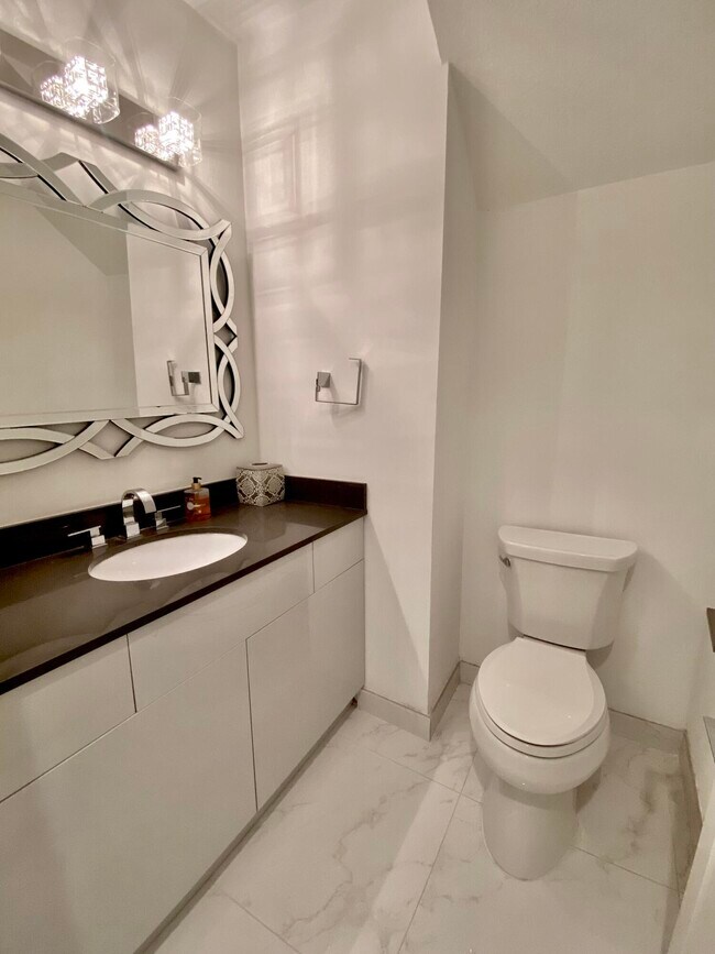 Building Photo - 850 Millbrae Ct